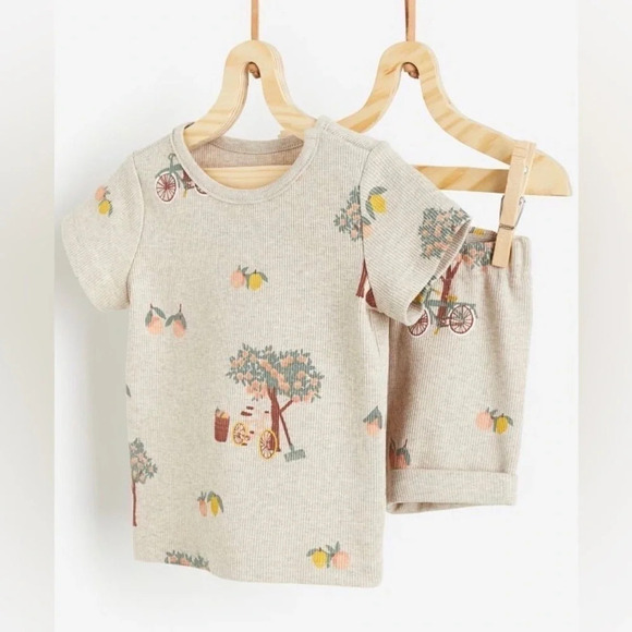 H&M kids matching set ribbed tshirt shorts neutral toddler - Picture 1 of 9